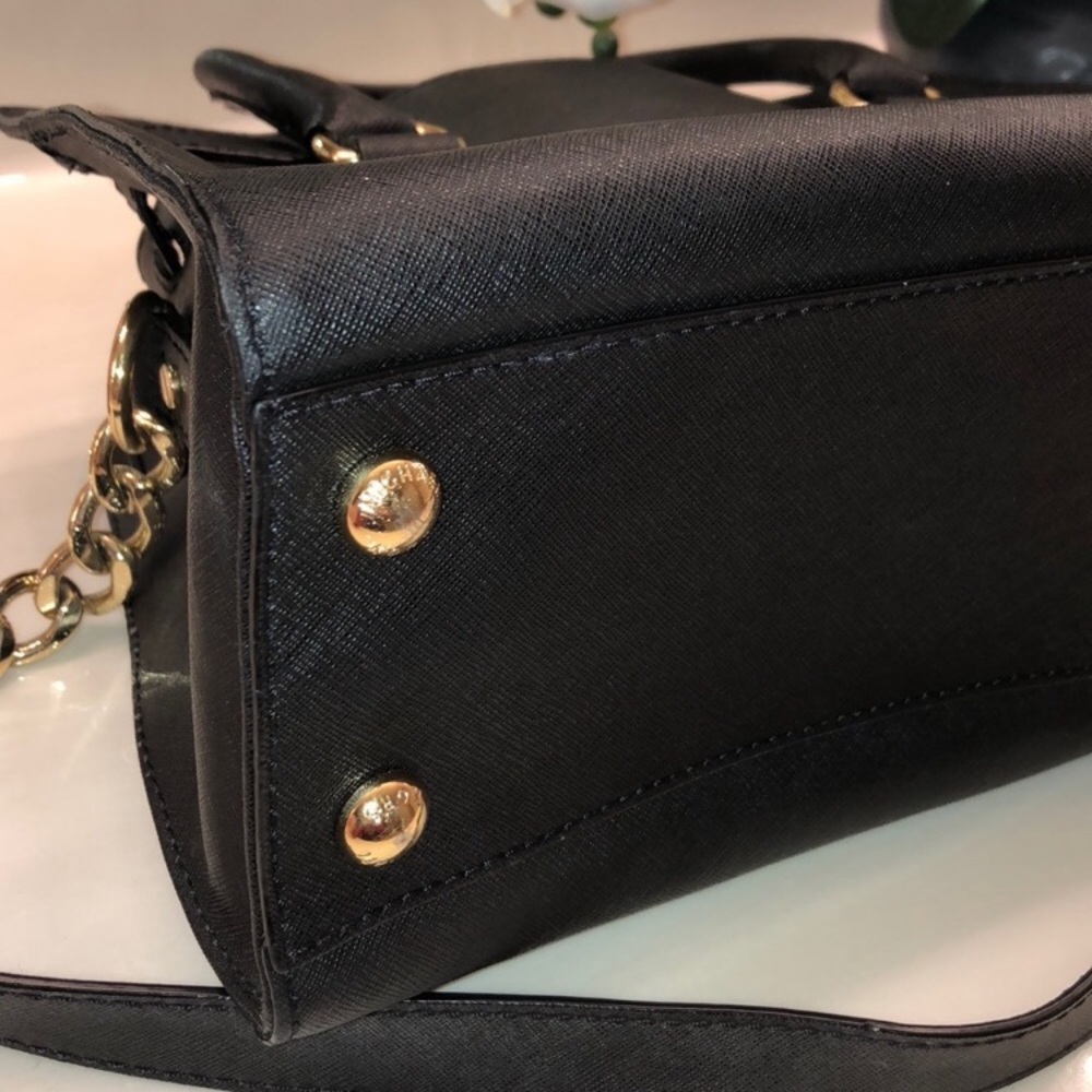 Michael Kors purse 🚨sold 🚨 - Picture 3 of 6